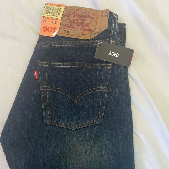 Vintage Levis 501 - lowrise dark wash - Picture 4 of 4